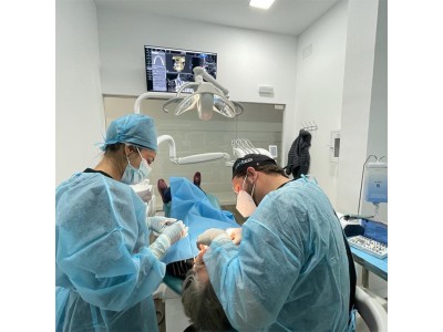 Equipo trabajando BR Odontología y Fisioterapia en Clínica